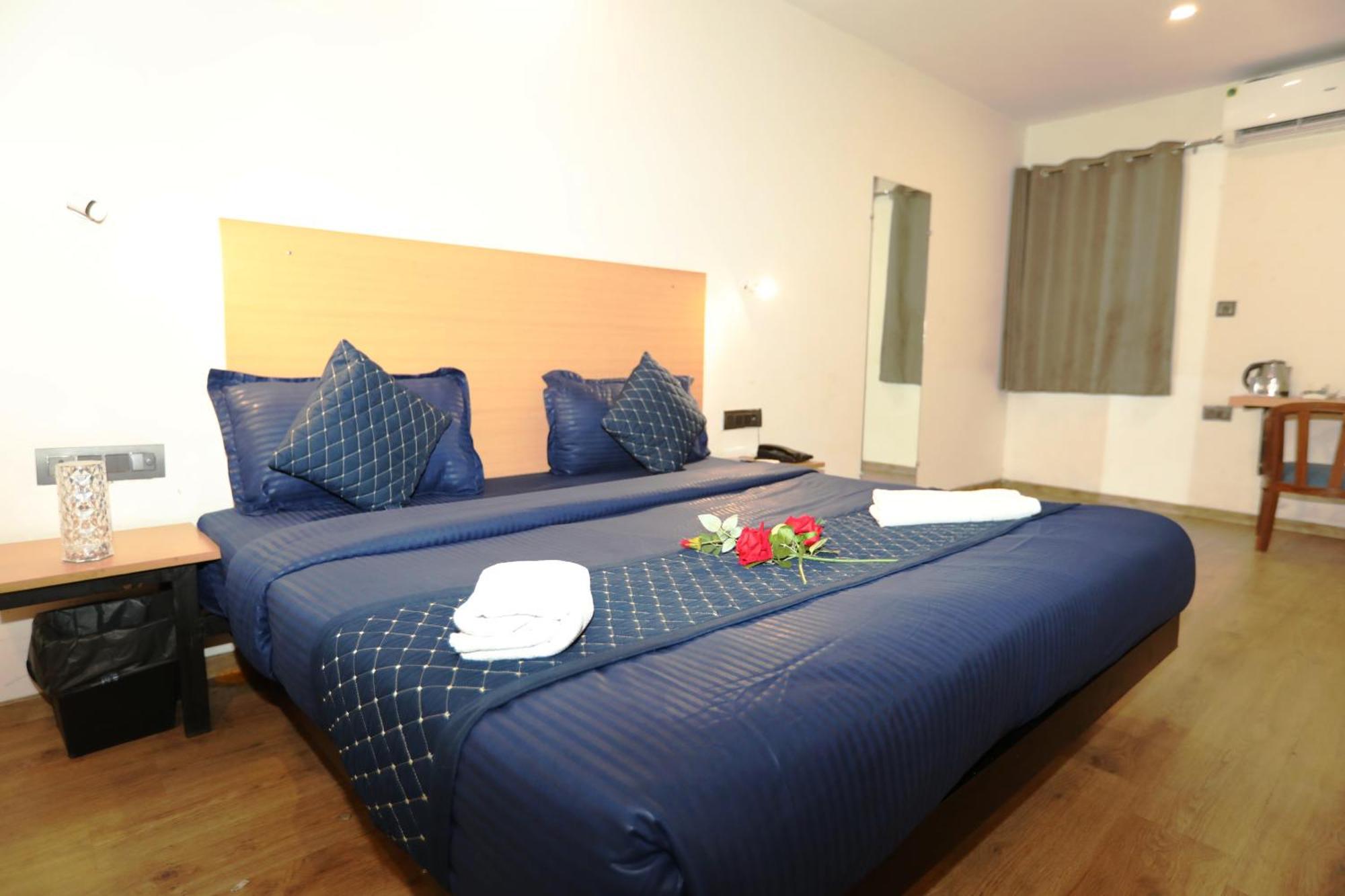 Hotel Noida Grand Sec 58 Eksteriør bilde