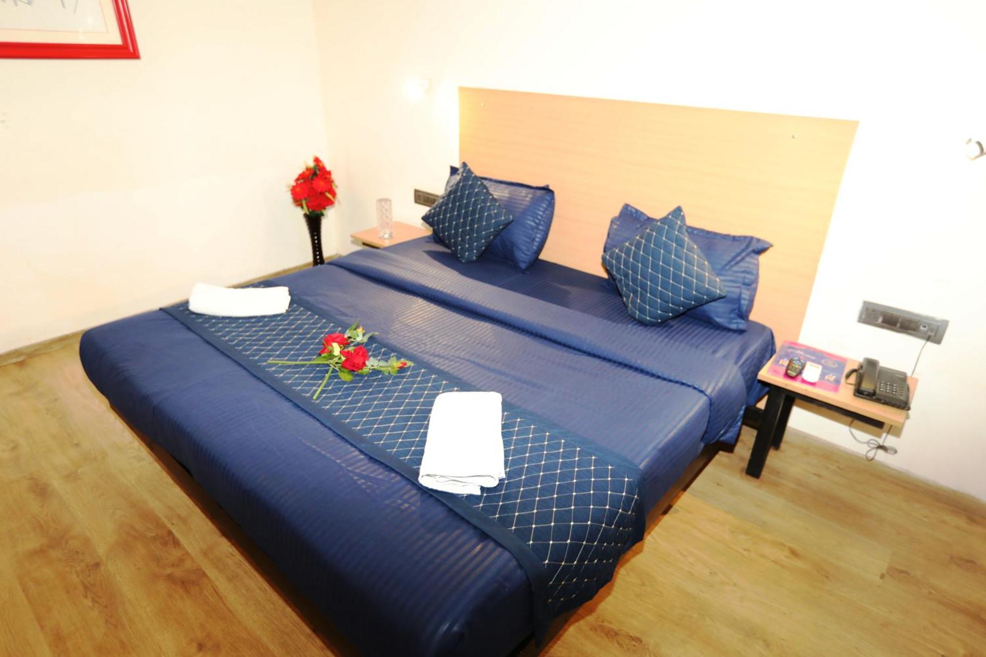 Hotel Noida Grand Sec 58 Eksteriør bilde