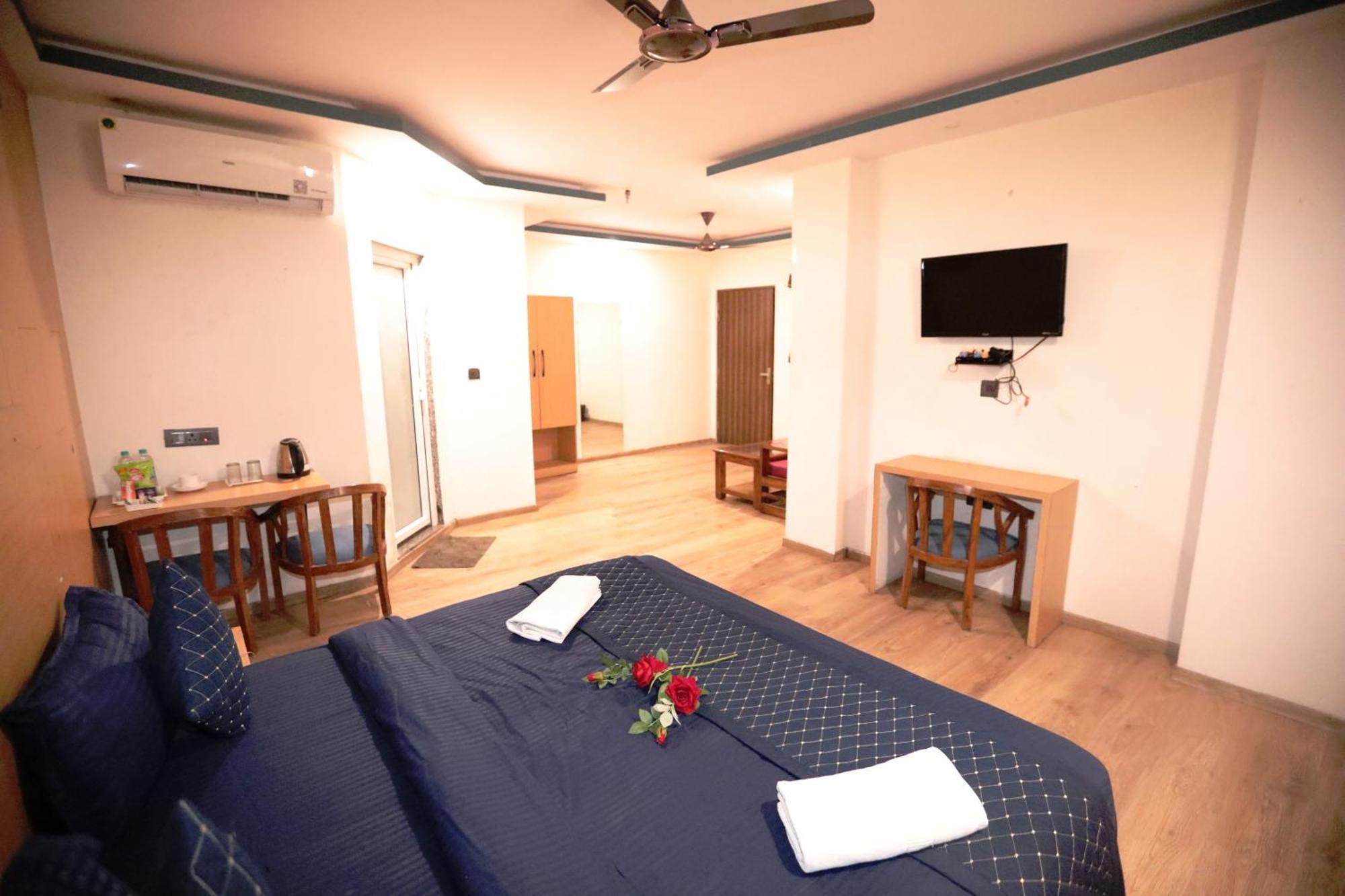 Hotel Noida Grand Sec 58 Eksteriør bilde