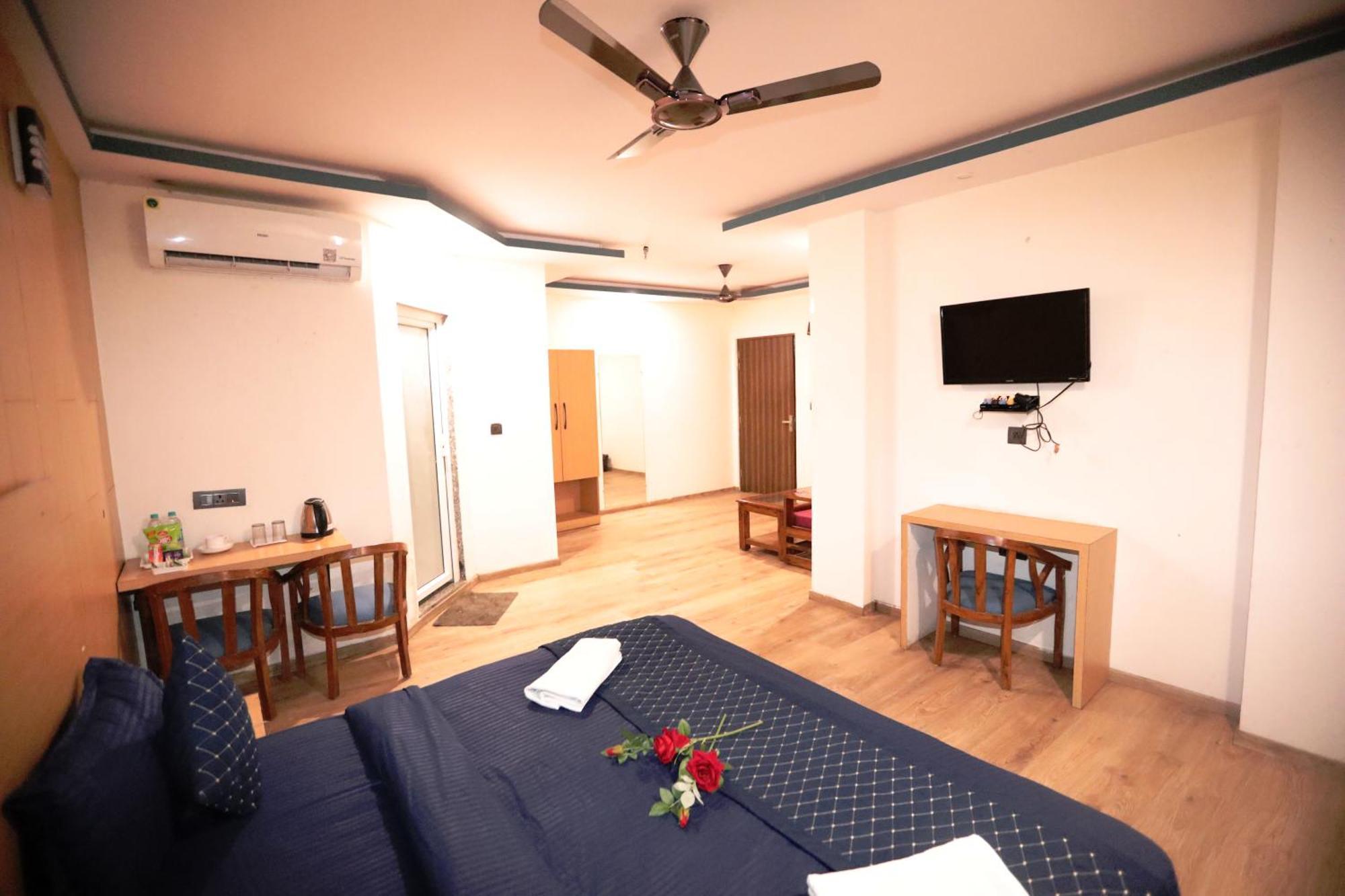 Hotel Noida Grand Sec 58 Eksteriør bilde