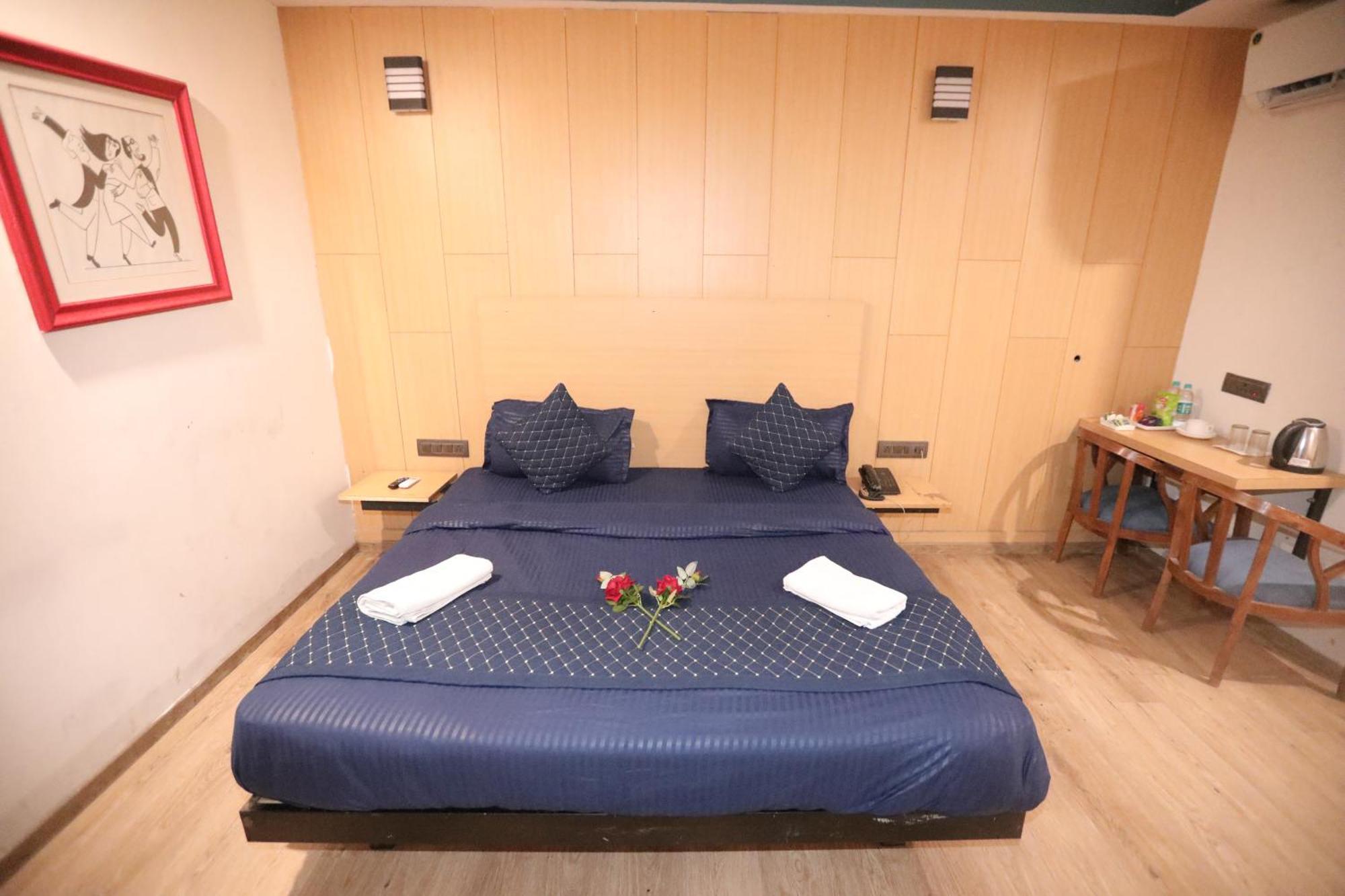 Hotel Noida Grand Sec 58 Eksteriør bilde